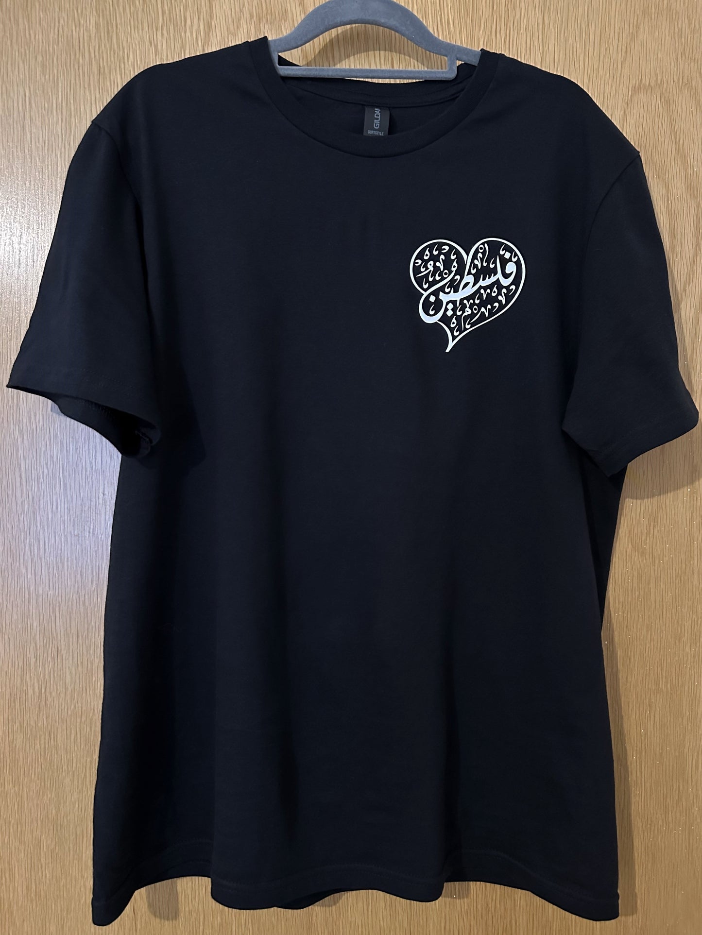 Palestine Arabic Heart Calligraphy T-Shirt - Aljabour Family
