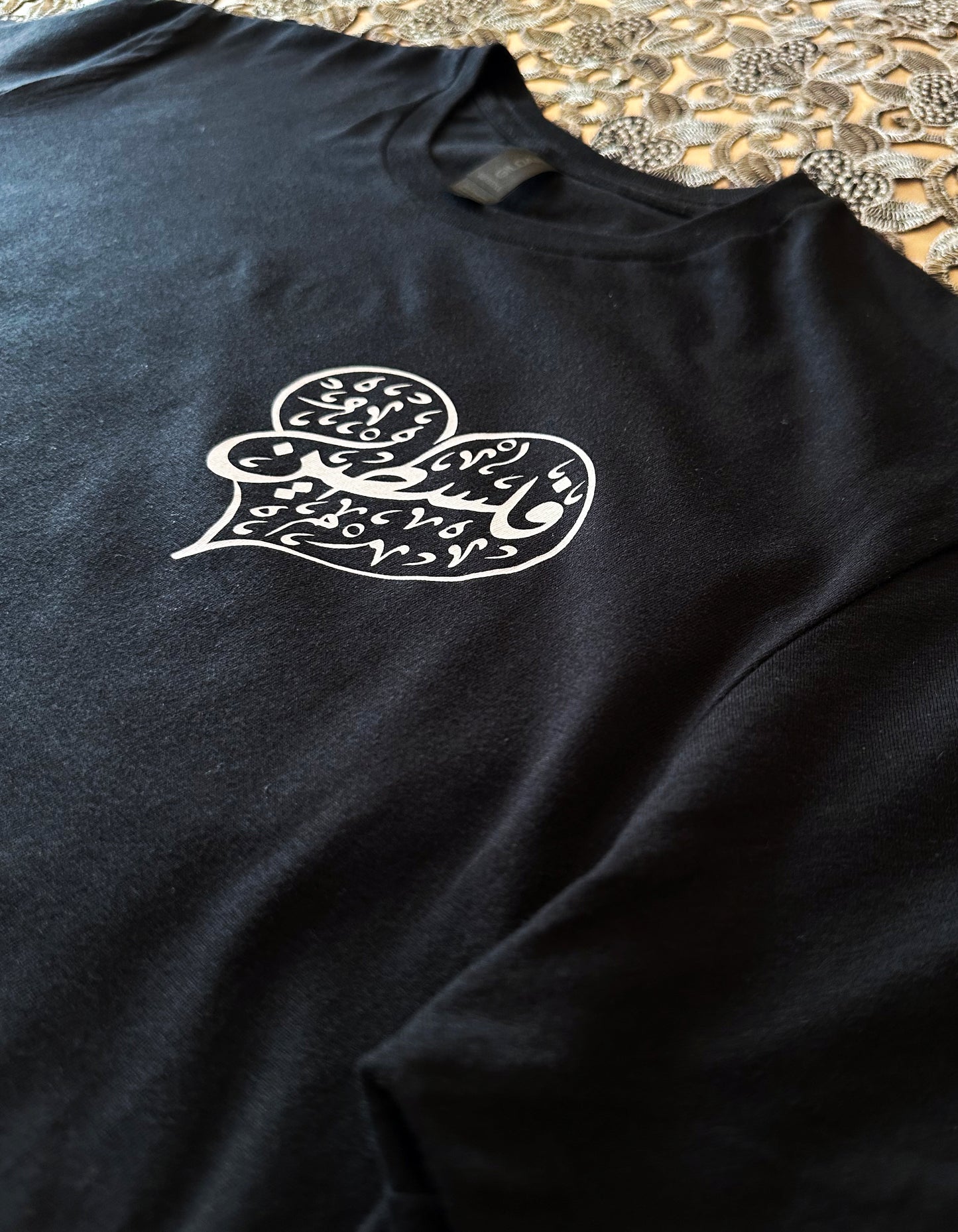 Palestine Arabic Heart Calligraphy T-Shirt - Aljabour Family