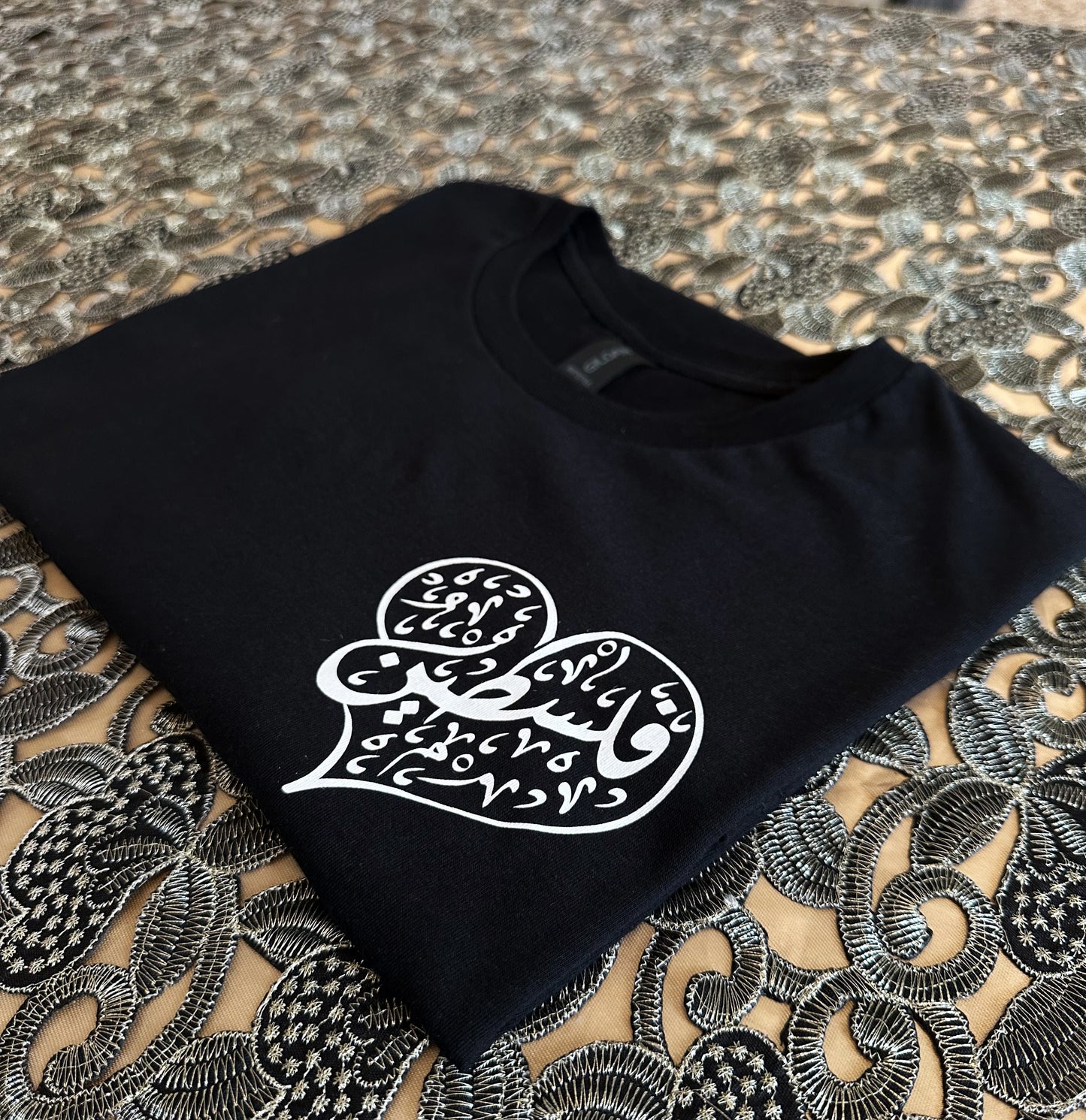 Palestine Arabic Heart Calligraphy T-Shirt - Aljabour Family